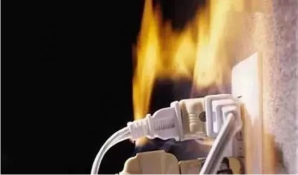 为什么电线都燃烧了，空气开关还不跳闸？