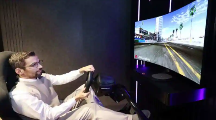 CES 2021：LG展示采用CSO技术的48英寸可弯曲4K显示器