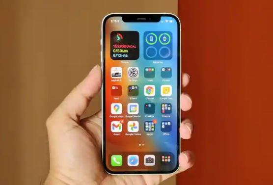 OLED iPhone 12在黑暗模式下可以节省更多的电量