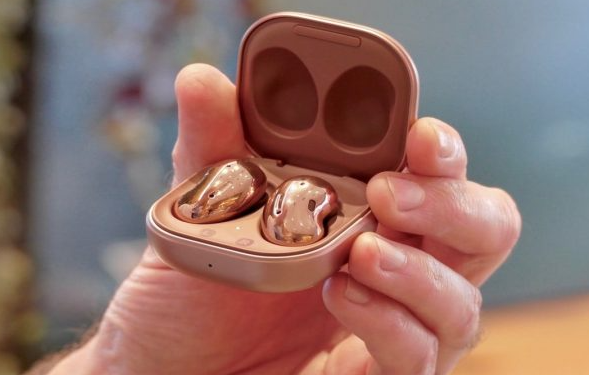 三星Galaxy Buds Live将通过新更新获得助听器功能