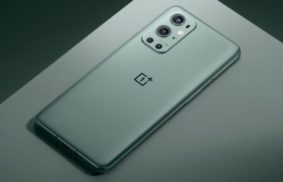 OnePlus 9的海外零售价为729美元，带有8GB RAM和128