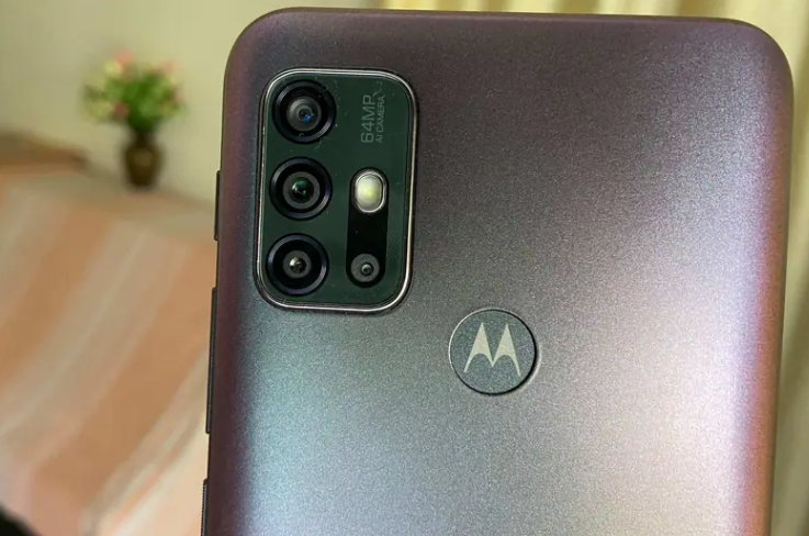 摩托罗拉Moto G30搭载64 MP主传感器,8 MP超宽传感器